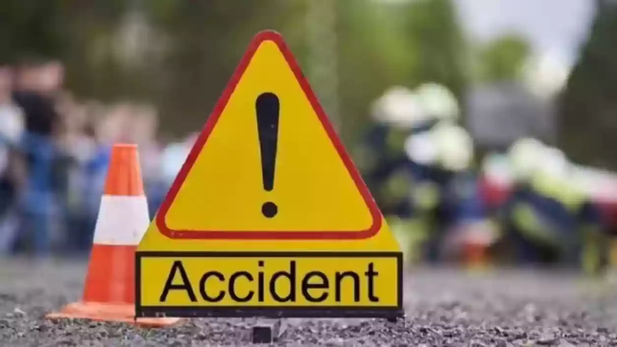 Three killed, nine injured in truck and pickup van collision on Chhapra-Siwan highway