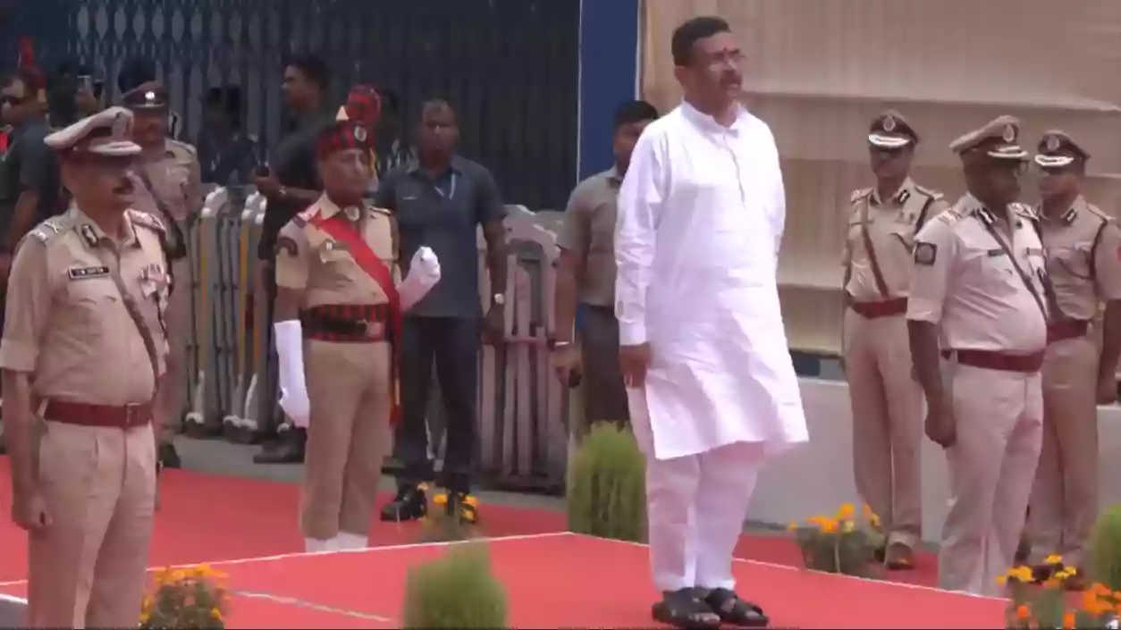 CM Suvendu receives Guard of Honour at Nabanna ahead of first cabinet meeting