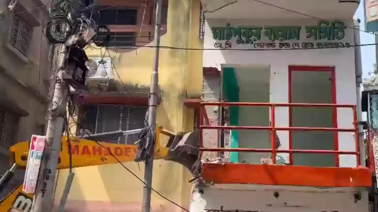 Landowner demolishes TMC’s ‘illegal’ party office in Kolkata’s Beliaghata