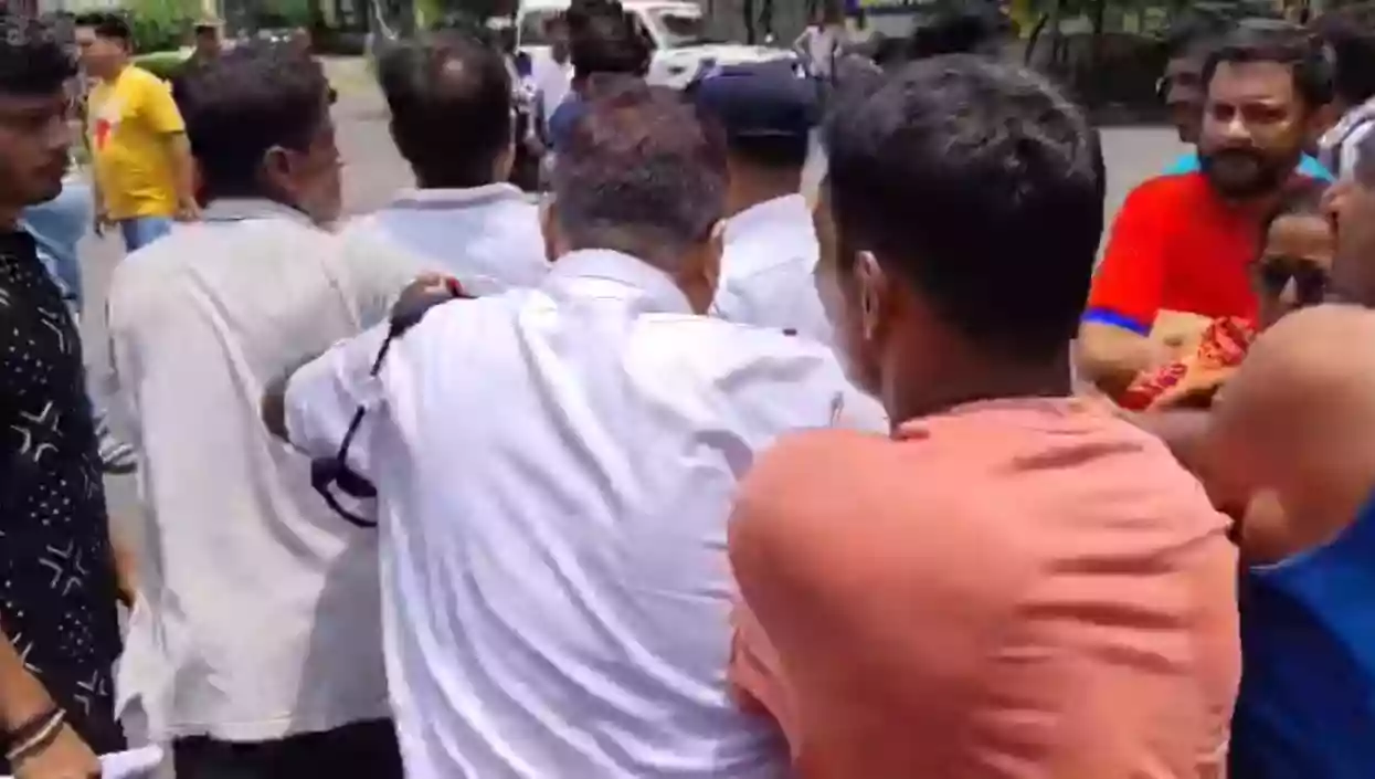 Shopkeepers allege illegal extortion at Salt Lake CA Market; Police detain accused