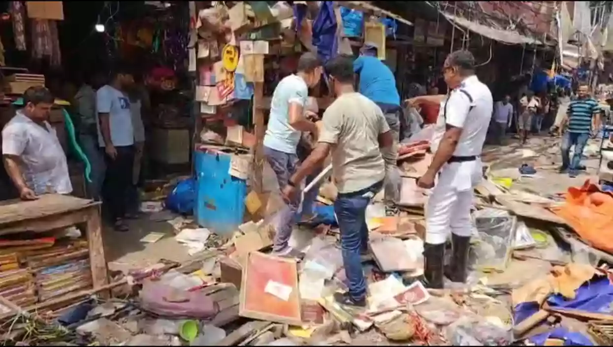Govt acts on Taaza TV's report, Jackson Lane cleared of hawkers & illegal parking | Watch