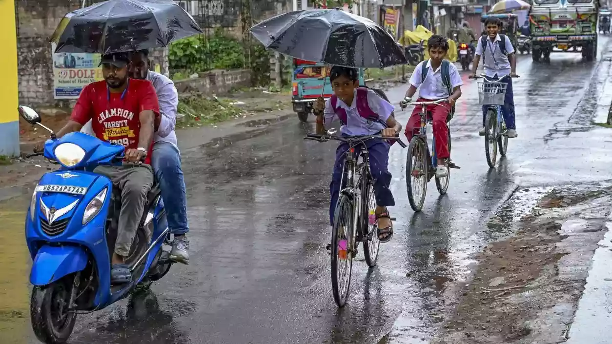 Pre-monsoon rain to continue in North Bengal; thunderstorms likely in Kolkata and South Bengal