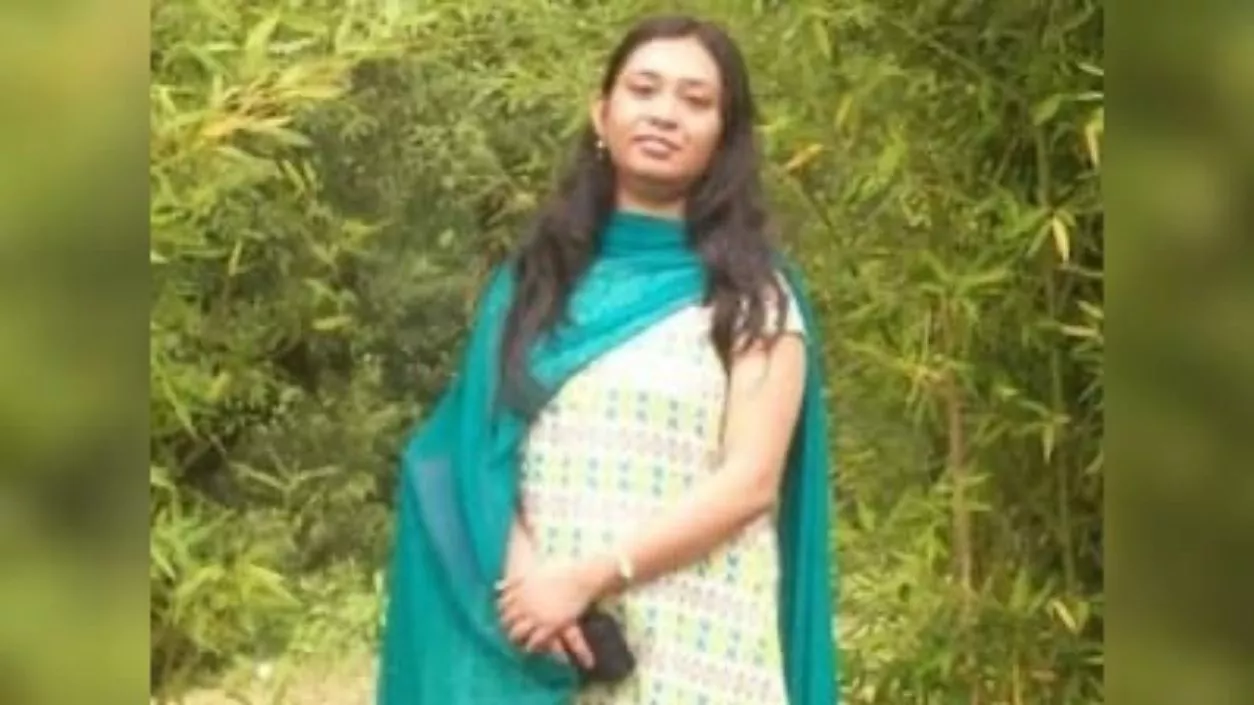 Bengali professor Debasmita Pal living alone found dead in her locked flat