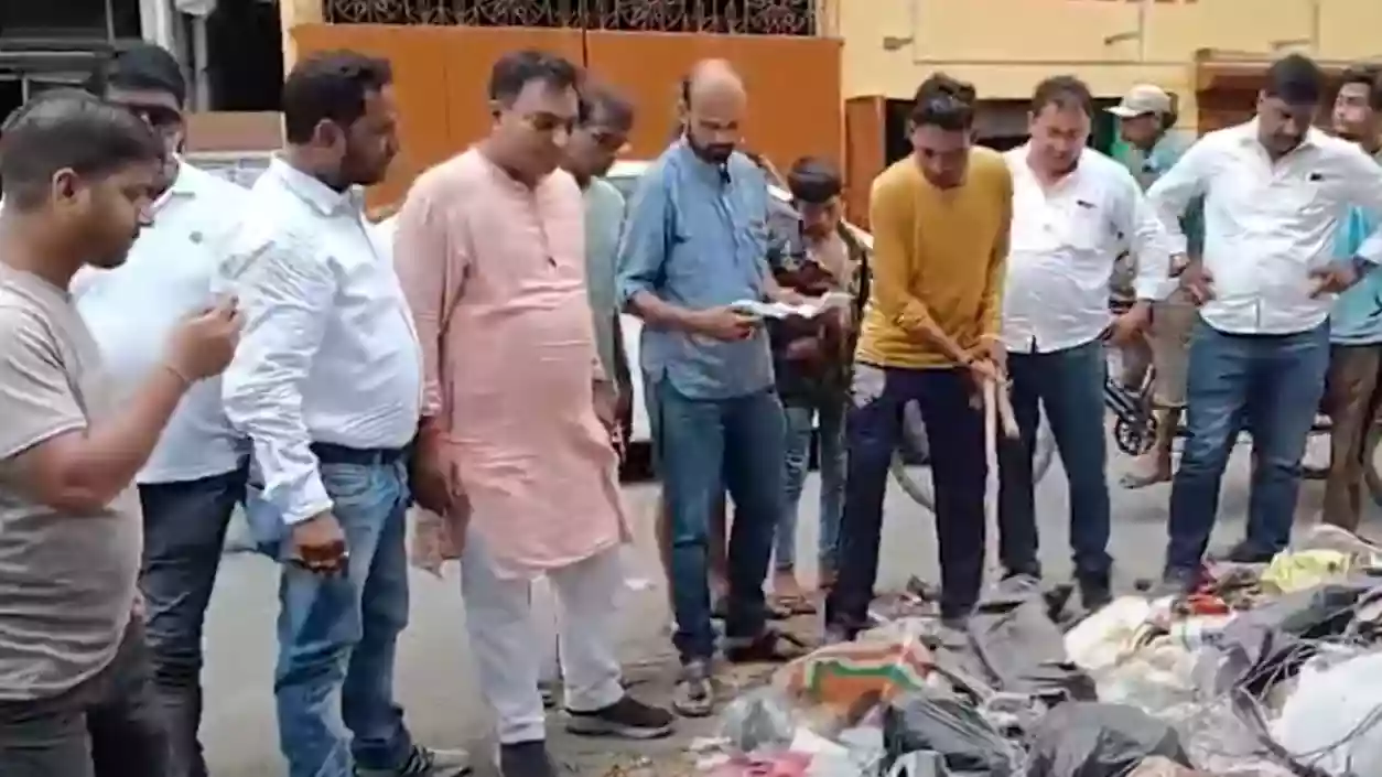 Aadhaar, voter ID and ration cards found in dustbin in Howrah