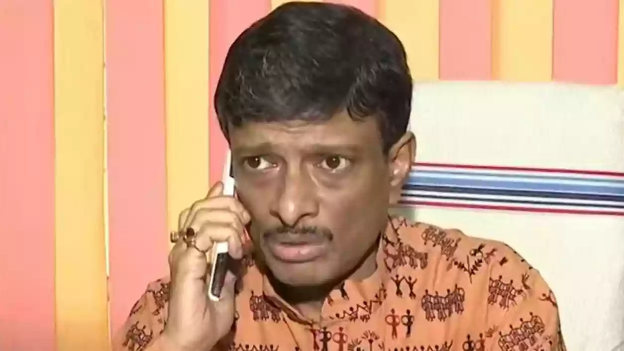 Eggs hurled at arrested TMC councillor Bappaditya Dasgupta as crowd protests outside court