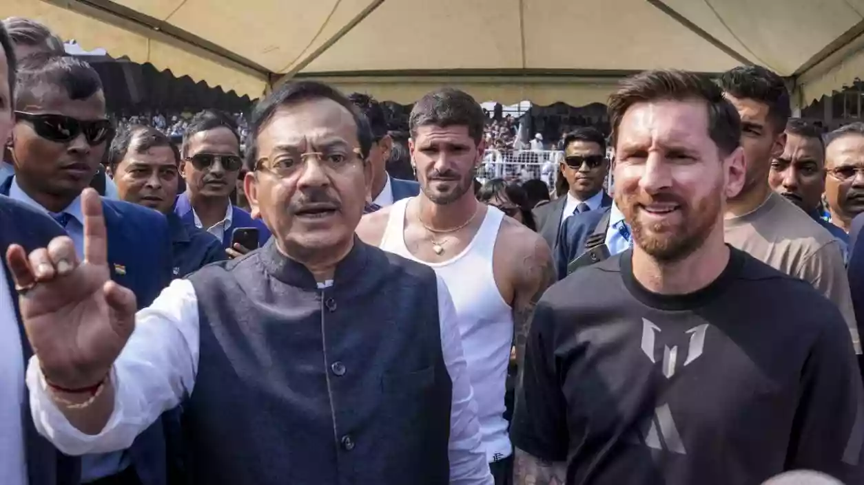 Calcutta HC denies urgent hearing to Aroop Biswas in Messi event case, advises anticipatory bail