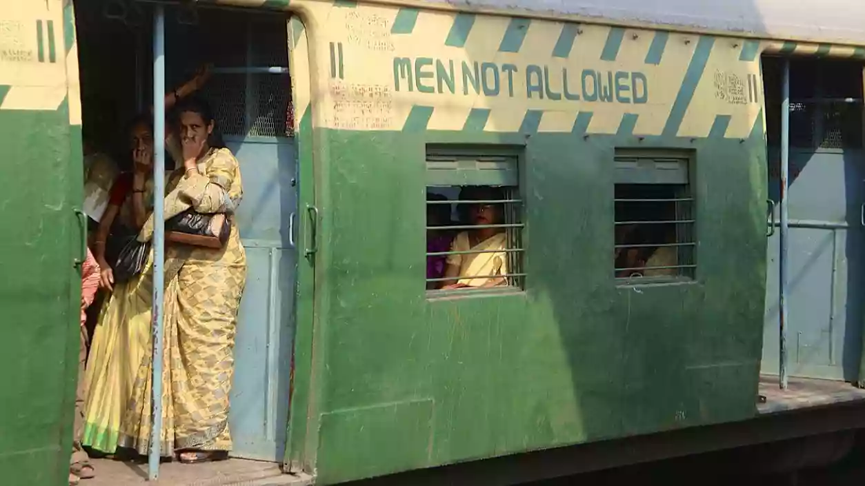 Passengers block Diamond Harbour line to 'reduce women's coaches, increase general coaches'
