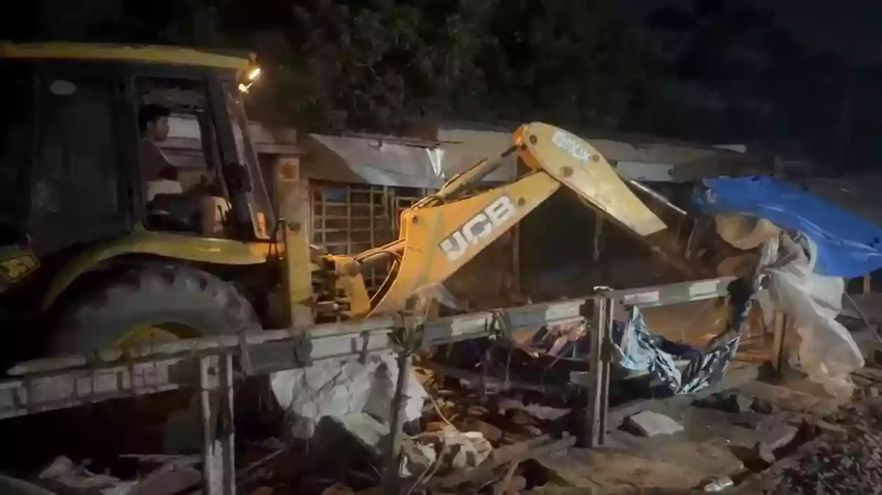 Railway conducts anti-encroachment drive at Santoshpur Station, removes illegal structures