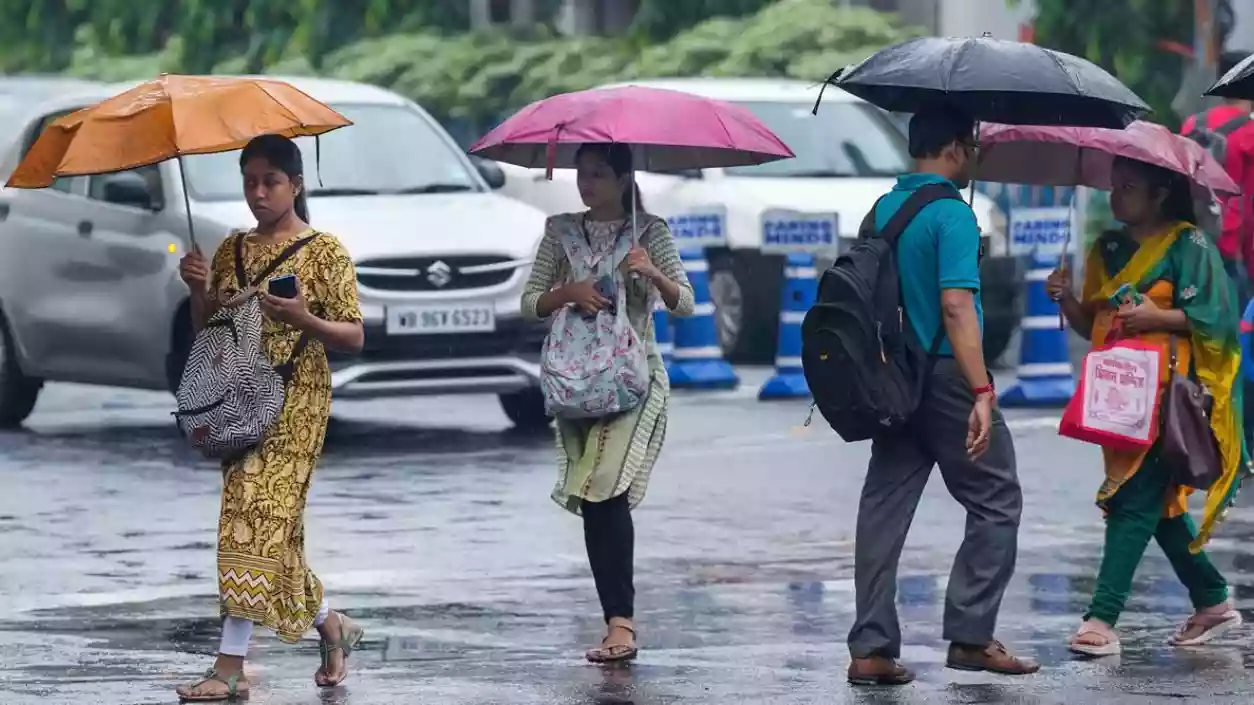 Heavy rain forecast in North Bengal as thunderstorms sweep South Bengal