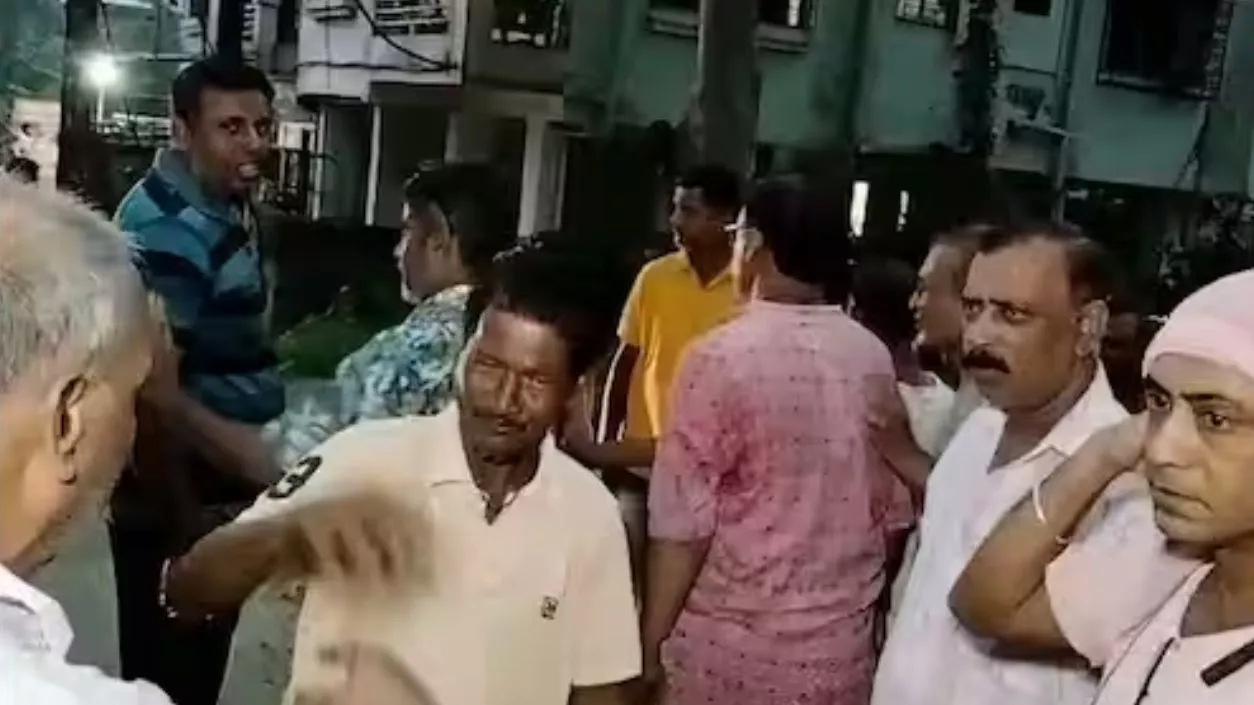 Govt supplies recovered from Sonarpur councillor's premises; angry residents throw eggs
