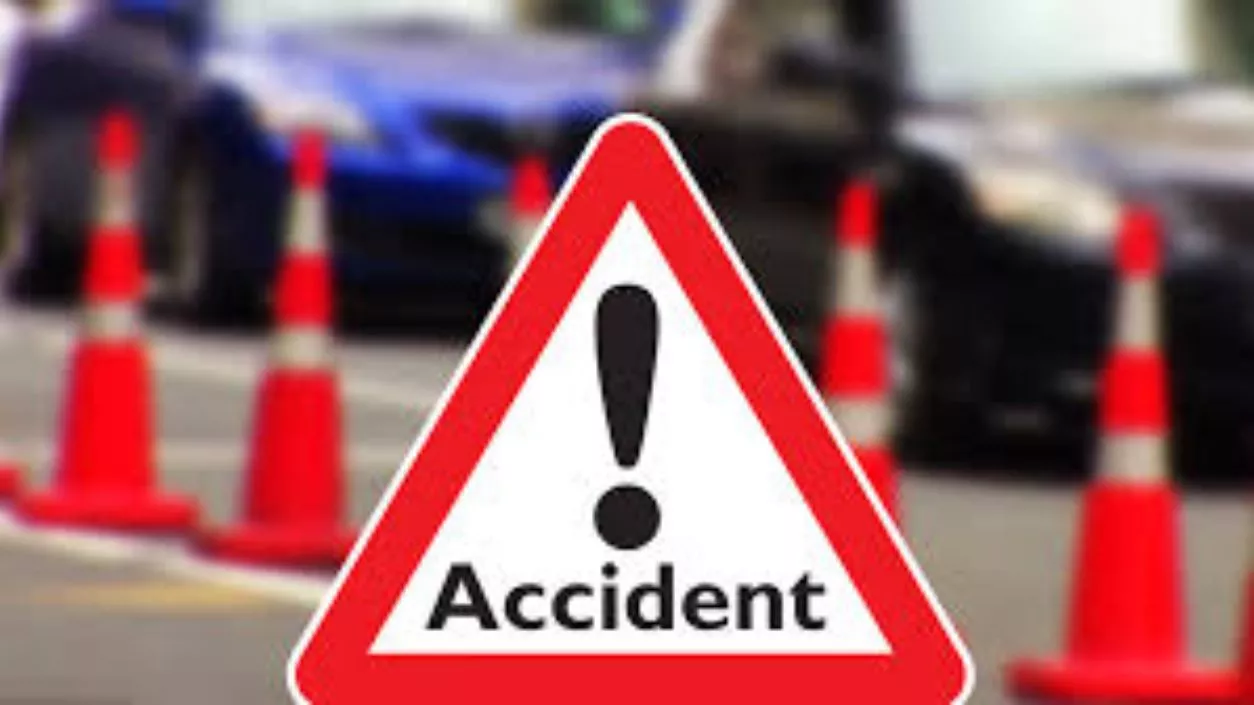 Five family members killed after vehicle hits roadside tree in Jharkhand