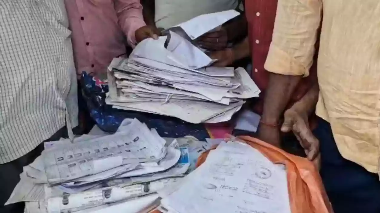 Voter slips, Aadhaar and land documents recovered from TMC office in Bardhaman