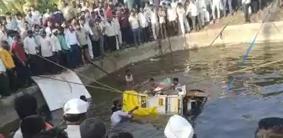 At least 14 pilgrims killed after pickup truck plunges into well