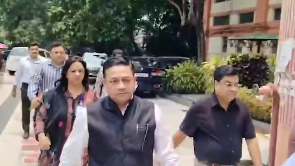 CBI intensifies RG Kar rape and murder probe as 7-member delegation visits hospital