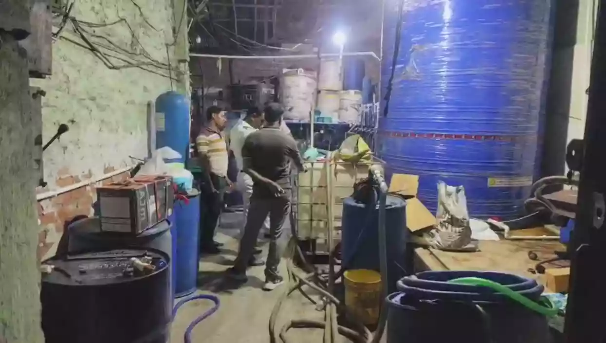 Howrah police raid illegal engine oil unit, factory sealed, two detained
