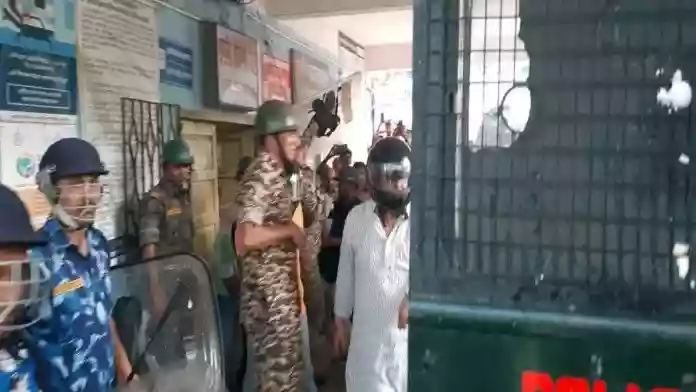 Udayan Guha faces egg-wrath of protesters, wear bike helmet to save himself