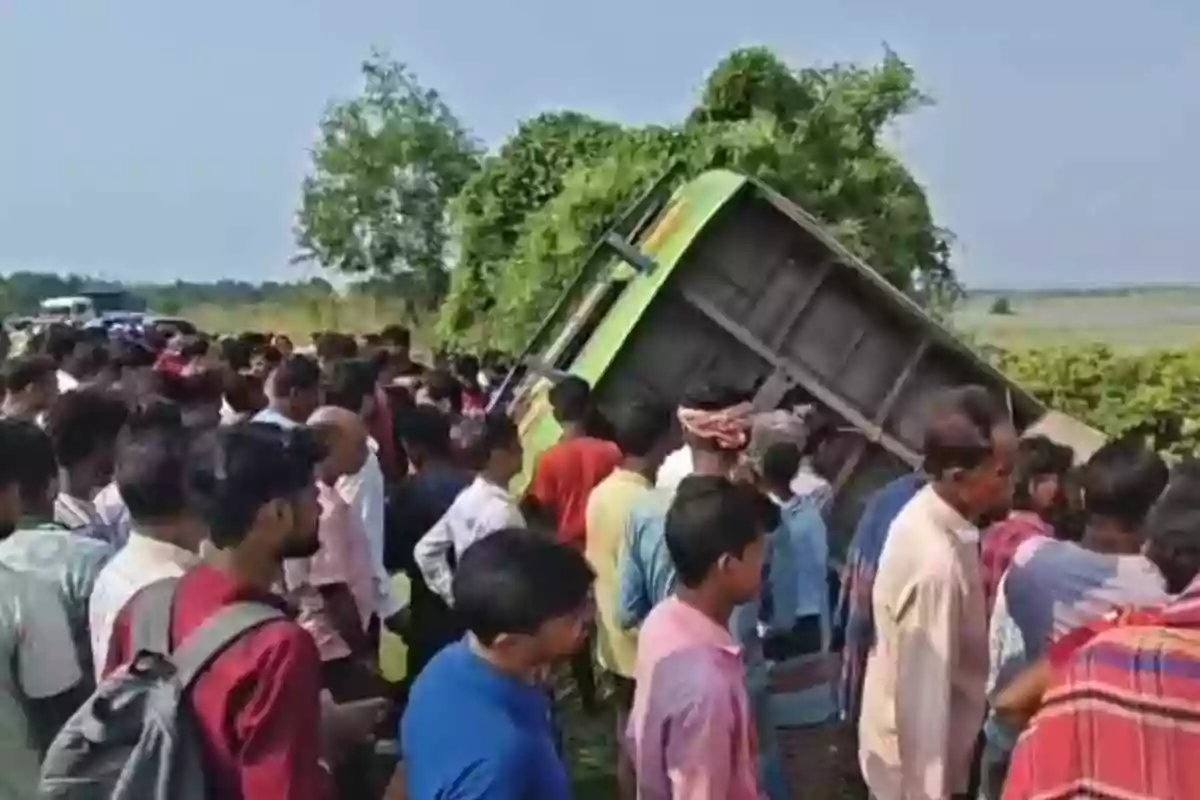 Bus overturns in Hooghly killing 2 women on way to Tarkeshwar temple