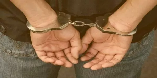 अवैध वसूली और छेड़छाड़ के आरोप में कोलकाता नगर निगम के पूर्व पार्षद गिरफ्तार