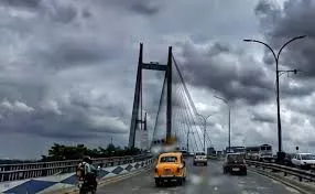 पश्चिम बंगाल में मानसून सक्रिय, कई जिलों में भारी बारिश और वज्रपात की चेतावनी