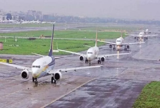 मुंबई में भारी बारिश के बीच 17 उड़ानें रद्द, 217 में देरी, अकासा-इंडिगो की एडवाइजरी जारी