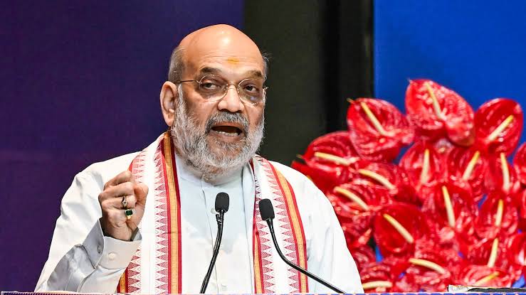 Amit Shah pays courtesy visit to Prosenjit Chatterjee’s Kolkata residence 