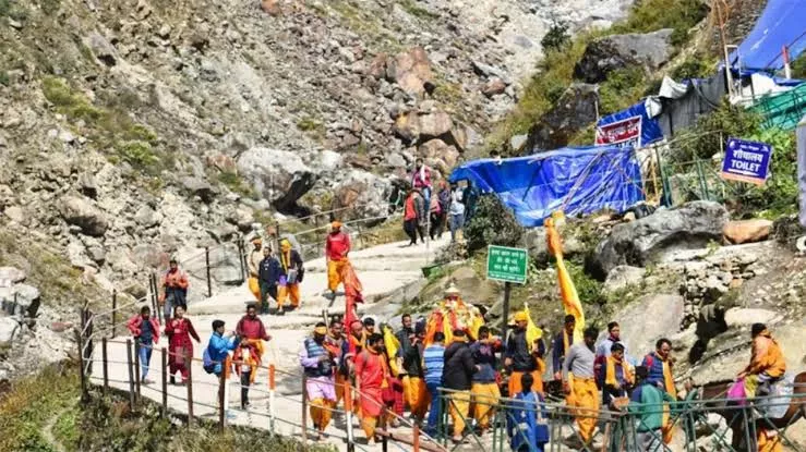 अमरनाथ धाम के लिए 11वें जत्थे में 9,153 से ज्यादा तीर्थयात्री कड़ी सुरक्षा के बीच रवाना