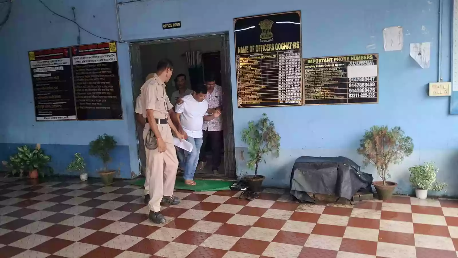 गोघाट के तृणमूल नेता फरीद खान गिरफ्तार, रंगदारी और अवैध हथियार मामले में कार्रवाई