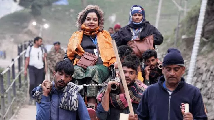 अमरनाथ गुफा के लिए 5,335 तीर्थयात्रियों का 13वां जत्था जम्मू से रवाना
