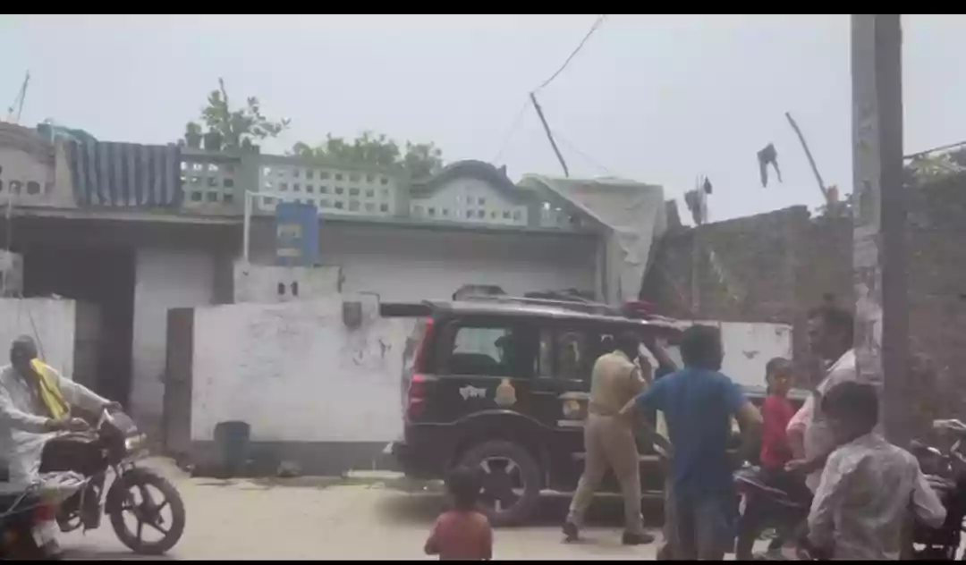 उत्तर प्रदेश के शिकोहाबाद में दिनदहाड़े पुलिस मुठभेड़ में दो बदमाश ढेर, फायरिंग में एसओजी के दो जवान भी घायल