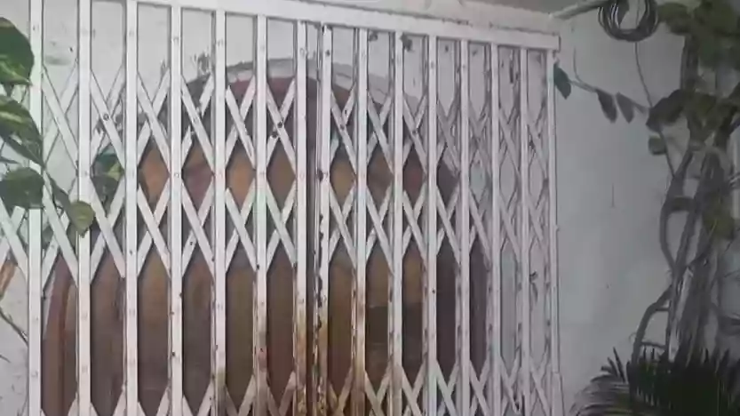 Bombs hurled at Ex-MLA Nirmal Ghosh's house in Panihati