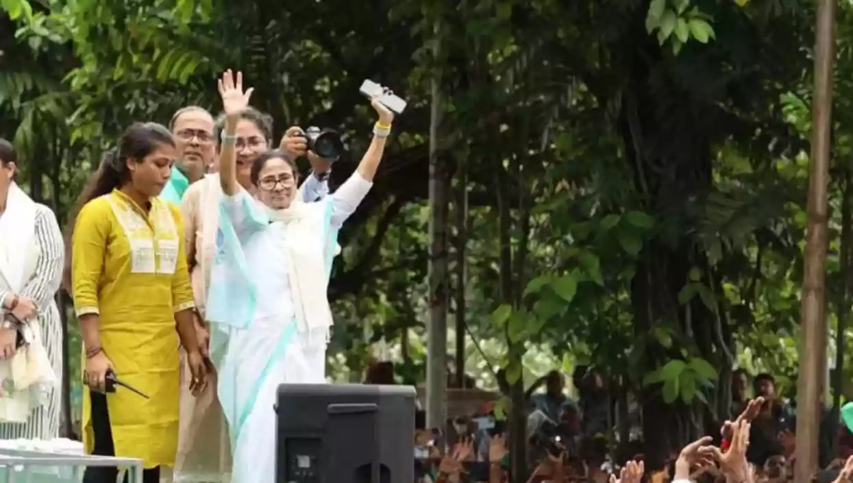 'If needed, I will go to Delhi': Mamata Banerjee backs CJP protest, calls for opposition unity