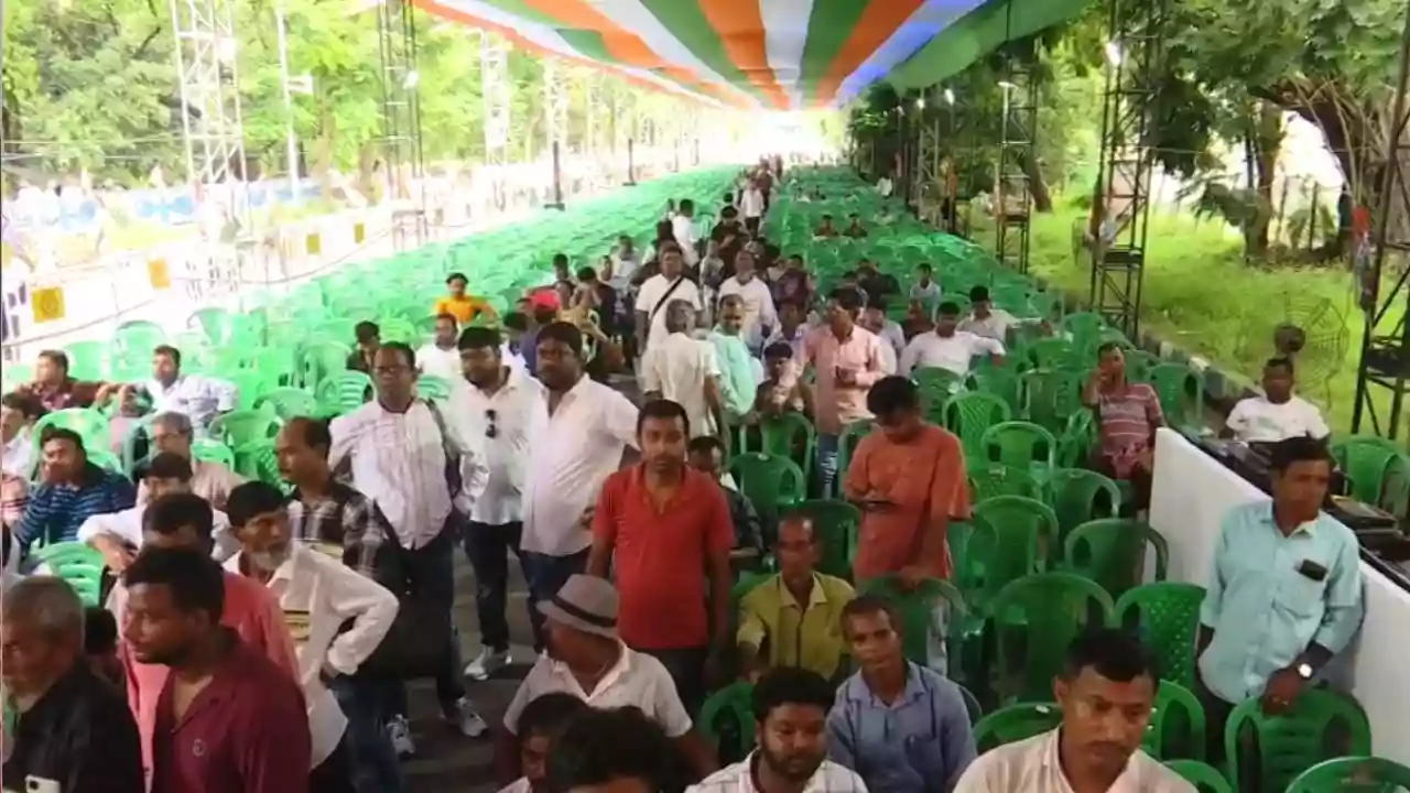 तीन मंचों में बंटा शहीद दिवस, भीड़ ने साफ की जमीनी कार्यकर्ताओं की पसंद