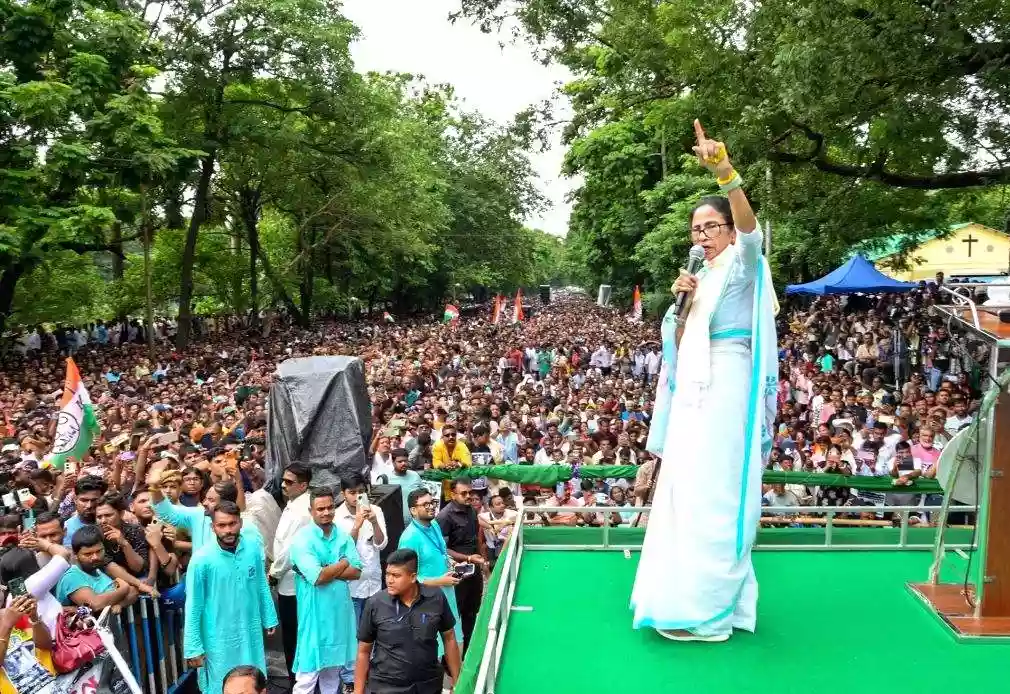 'हमारे बाद आपकी बारी आएगी', ममता ने वाम दलों को दिया एकजुट होने का संदेश