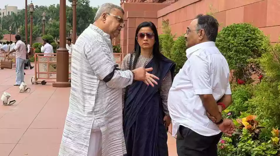 Kalyan spotted speaking with Samik at Parliament; Mahua joins in too