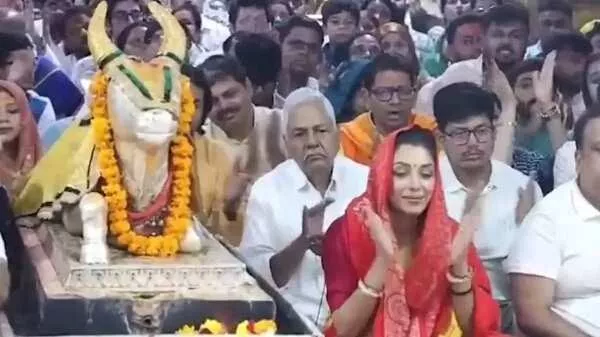 महाकाल की भस्म आरती में शामिल हुईं 'अनुपमा' फेम रूपाली गांगुली