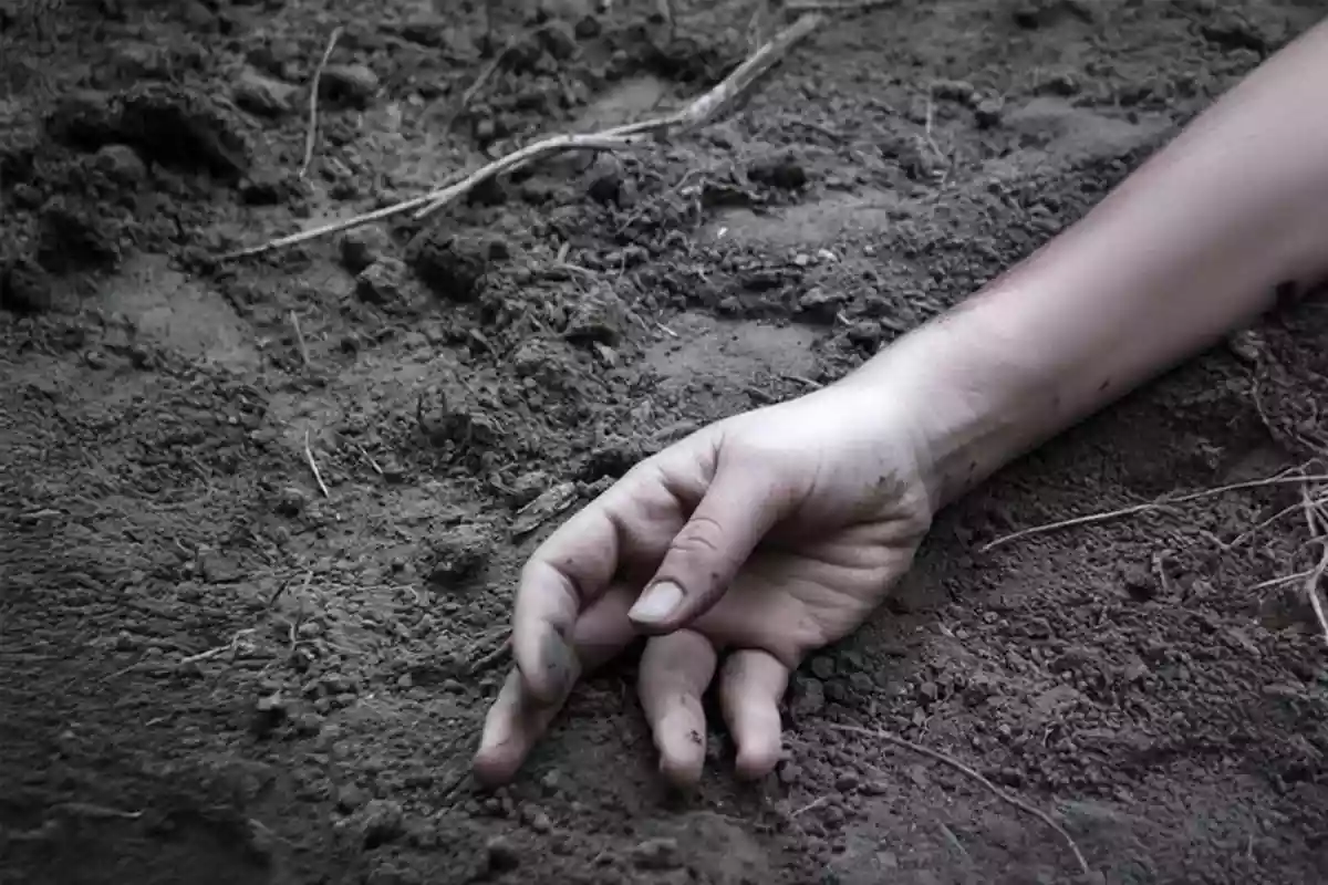 नर्स की अस्पताल में संदिग्ध परिस्थितियों में मौत, कमरे से मिला फंदे पर लटका शव