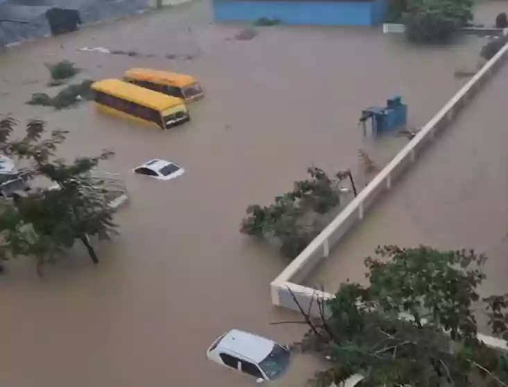गुजरात में मूसलाधार बारिश से जनजीवन अस्त-व्यस्त, मुख्यमंत्री भूपेंद्र पटेल ने अमित शाह से की बात
