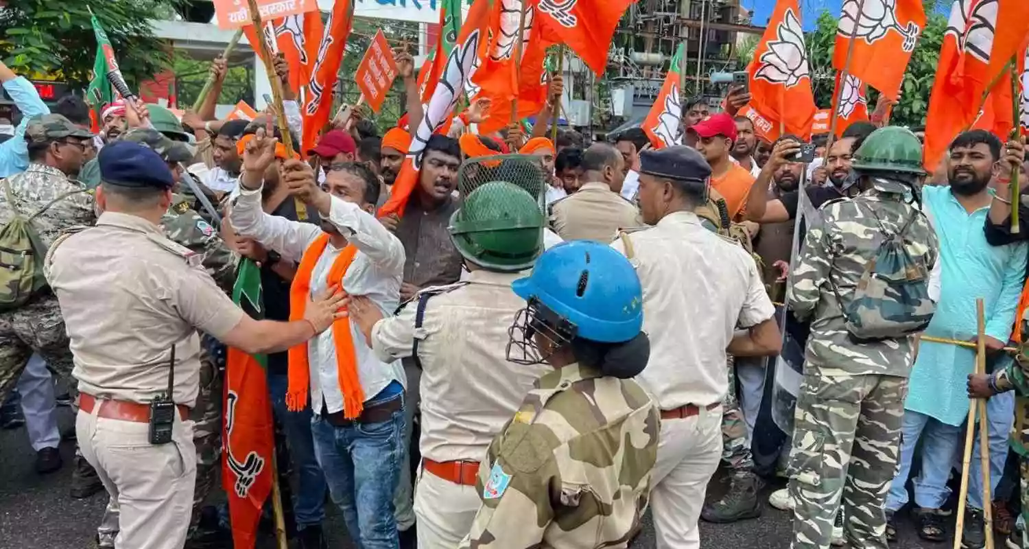 Congress-BJP clash in Ranchi over NEET row, hurl eggs and tomatoes