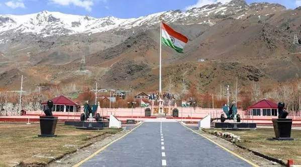 कृतज्ञ राष्ट्र आज नमन कर रहा है कारगिल के वीर जवानों को, उपराष्ट्रपति राधाकृष्णन, केंद्रीय गृहमंत्री शाह और मनोज सिन्हा ने दी श्रद्धाजंलि