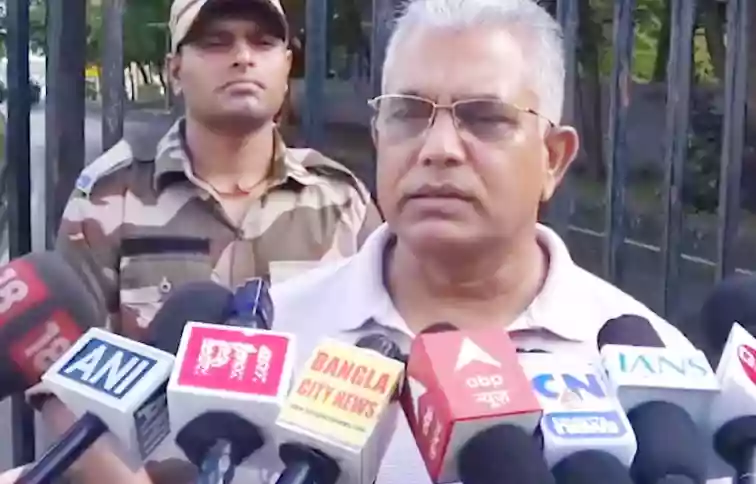 जिस पार्टी में जा रहे हैं, वही डूब रही है : दिलीप