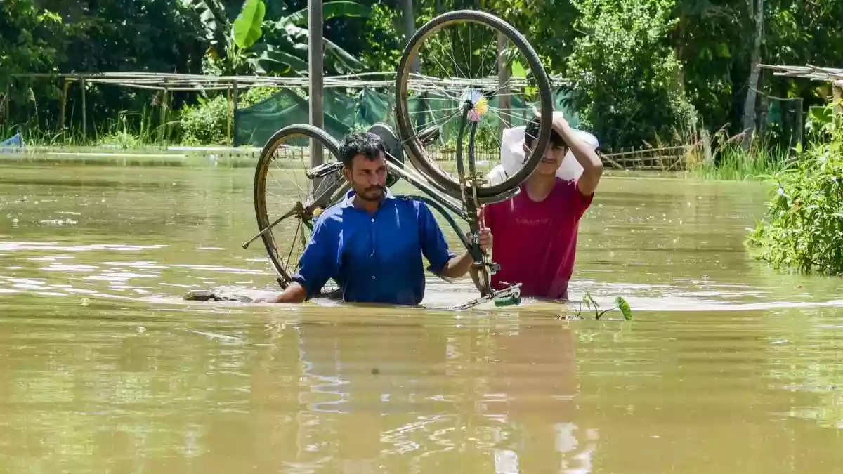 असम में बारिश और बाढ़ से 68 लोगों की मौत