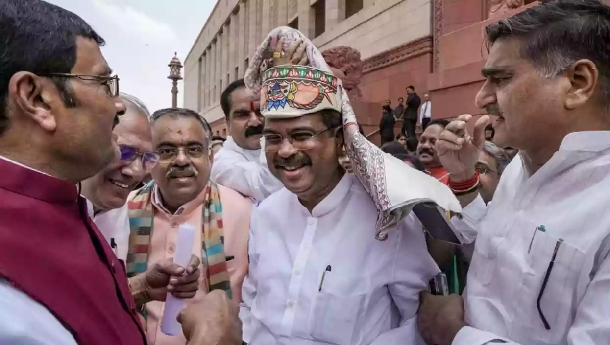 Congress attacks felicitation of Dharmendra Pradhan, says '21 students died, but BJP garlanded him'