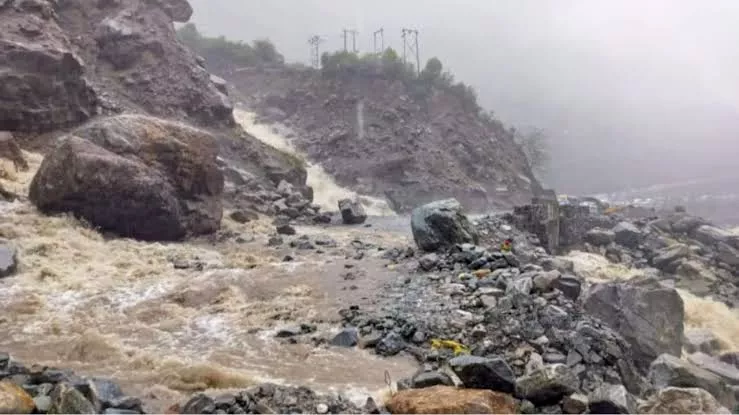 उत्तराखंड में मूसलाधार बारिश, चारधाम यात्रा पर दो दिन के लिए रोक, अगले 48 घंटे भारी, मालदेवता में 233 मिमी वर्षा